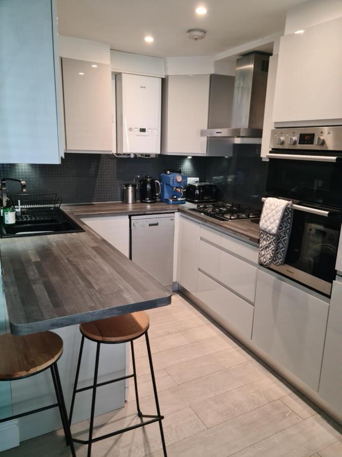 2 Bed Home From Home Apartments London Bagian luar foto