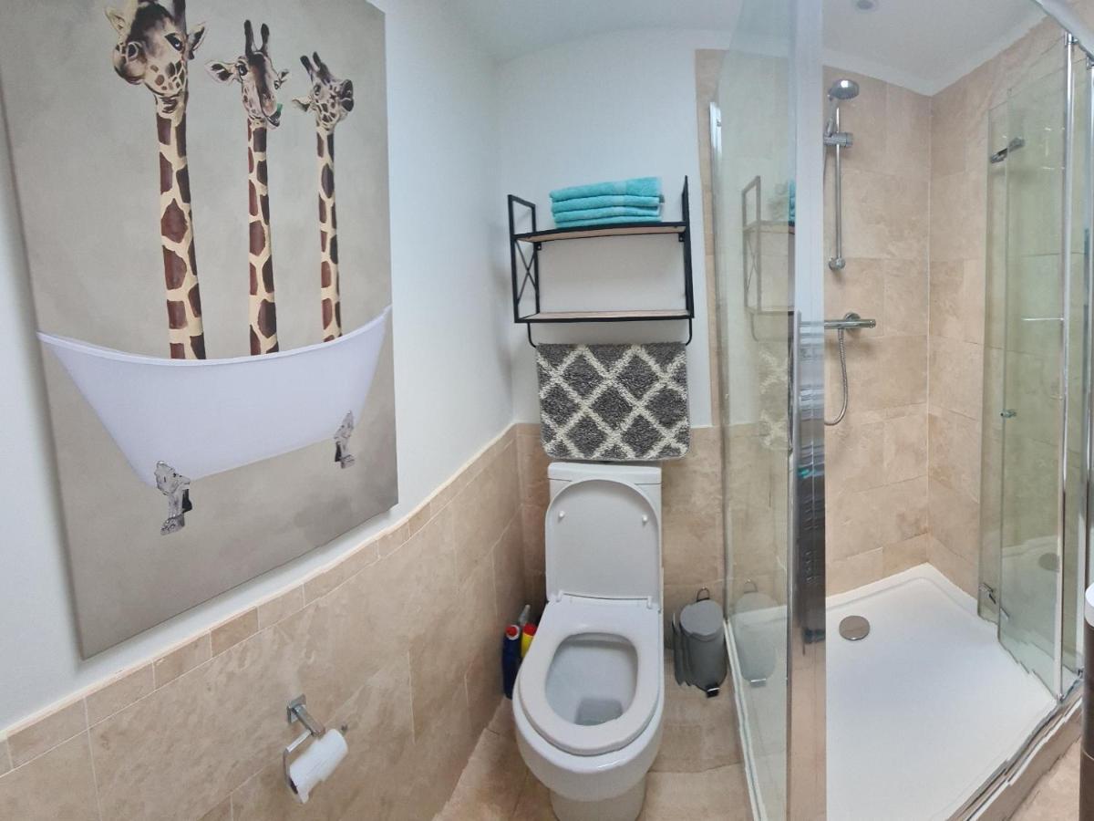 2 Bed Home From Home Apartments London Bagian luar foto